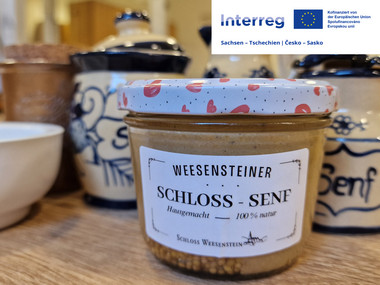 Glas hausgemachter Senf 